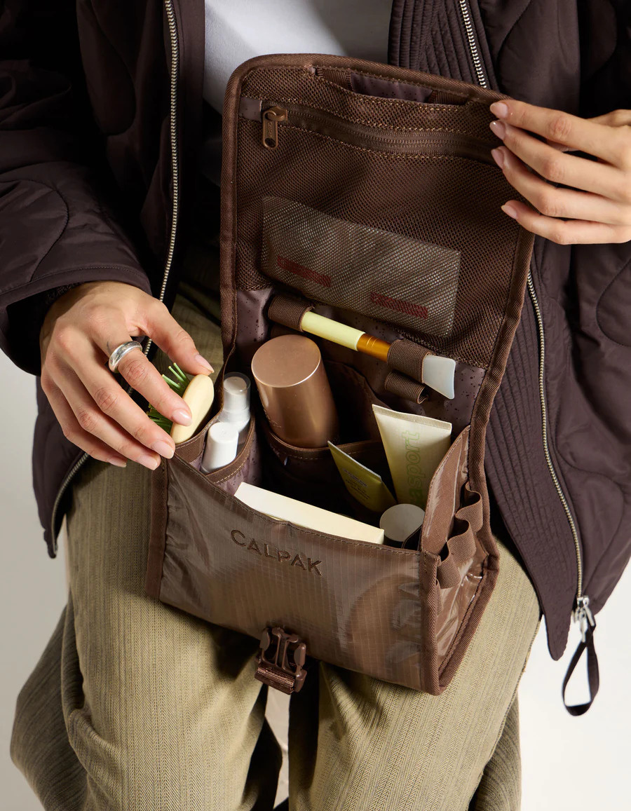 toiletry-bags-for-travel